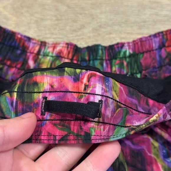 Lululemon Hotty Hot High Rise Shorts Hyper Flow Pink Multi Color Size 8 - Picture 2 of 5